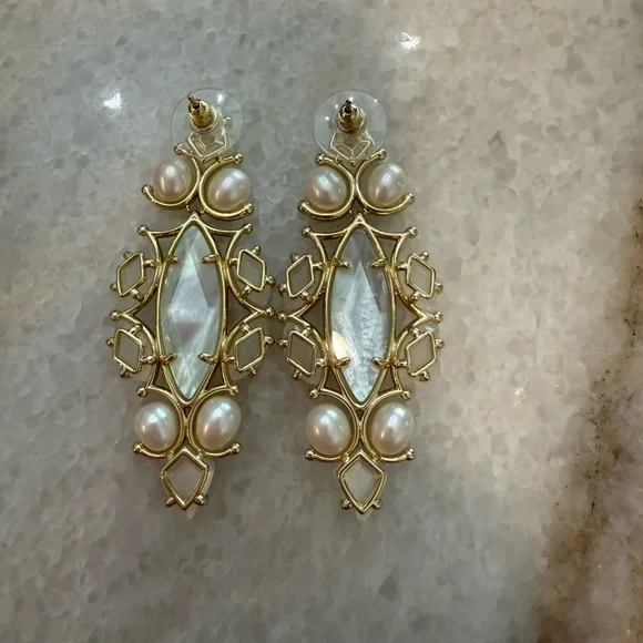 Kendra Scott Genevieve Gold Statement Earrings in Ivory Mix - Picture 2 of 2